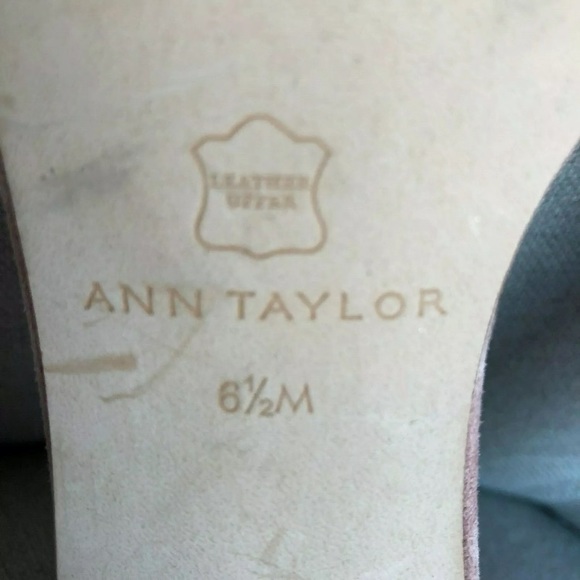 NEW ANN TAYLOR 6.5 Fleur Suede Studded Slides Pink - Picture 6 of 6